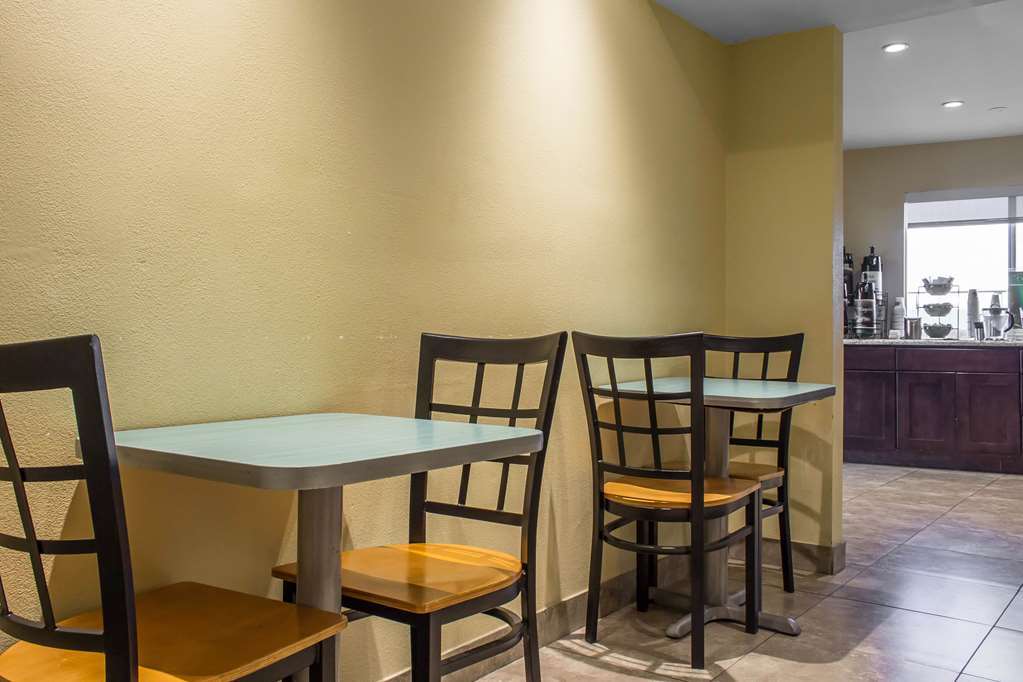 Quality Inn Паркър Ресторант снимка